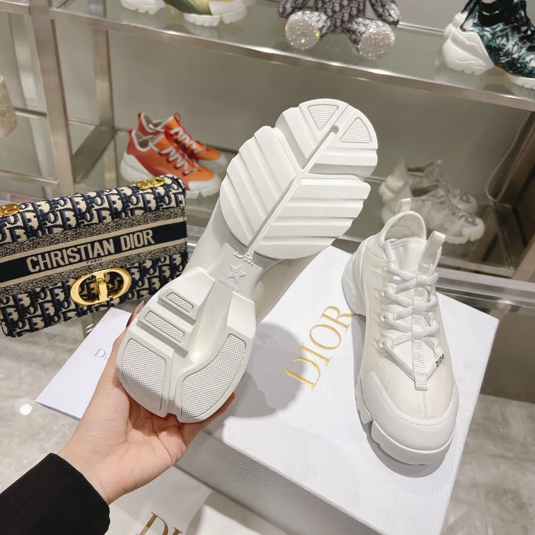 👟👟Ex-factory price👟👟Ex-factory price 460👟👟 Dior sports dad shoes, your ideal high-end quality customization, a new product created by Crusie “J’ADI*R” at the first major show of Paris Fashion Week‼ ️Molded from the original board, all details are welcome to be appraised and compared 🔥 Upper: Original imported customized Lycra surface with soft silk cowhide Inner: soft, comfortable and breathable Foot pads: cowhide injection molded feet, original molded color matching Logo webbing Original molded 3D film combination Original molded anti-slip combination outsole! Original packaging consistent! Number of yards: 35-41 yards (custom-made sizes 41 are non-refundable)